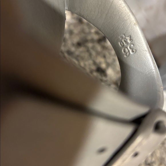 BIRKENSTOCK ESSENTIALS UNISEX GIZEH EVA SANDALS, 36 R EU, Silver Gray , 6.5-7 WM - Picture 4 of 6